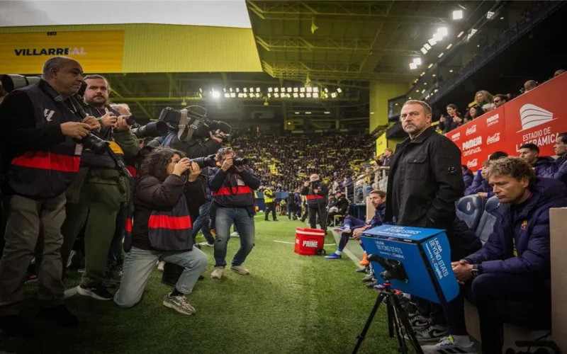 سبورت تكشف خطة برشلونة لمستقبل هانز فليك وسط هوس ديكو